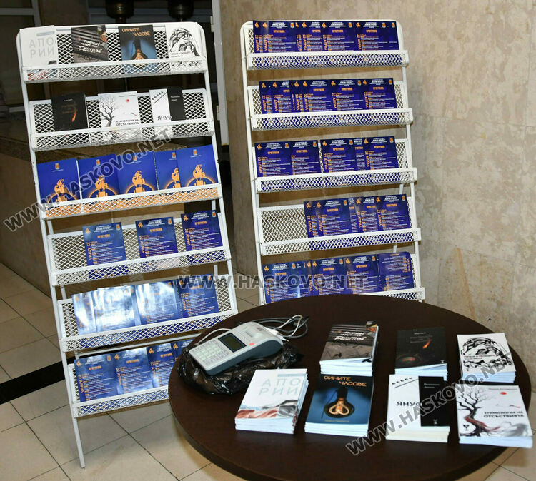 Символична щафета: Лауреатът Георги Гавраилов запали огъня на &bdquo;Южна пролет&ldquo; в Хасково