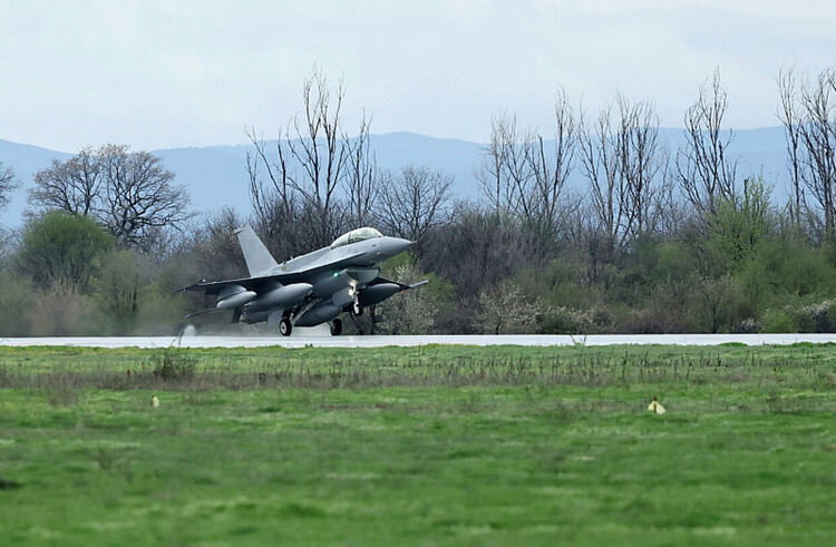 Служебният кабинет променя част от договора с Lockheed Martin за F-16