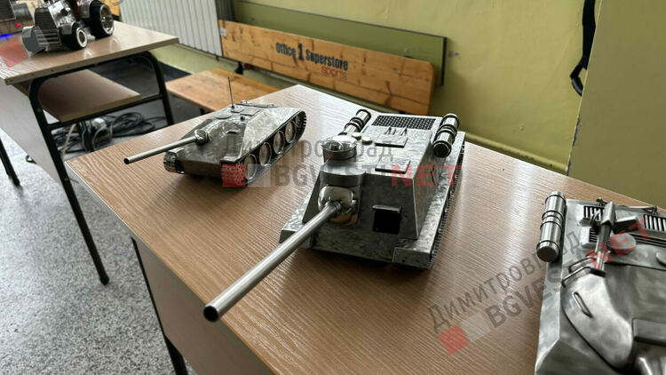 Самоук творец от Димитровград превръща метални отпадъци в изкуство и вдъхновява ученици в Деня на Земята