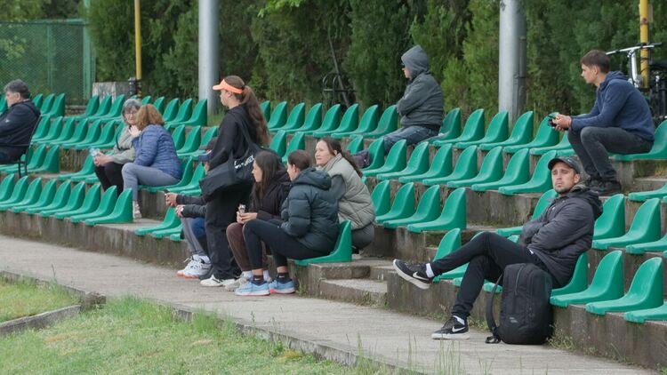 Експресни победи за водачите в схемите на международния тенис турнир в Хасково