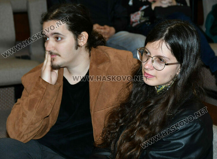 Символична щафета: Лауреатът Георги Гавраилов запали огъня на &bdquo;Южна пролет&ldquo; в Хасково