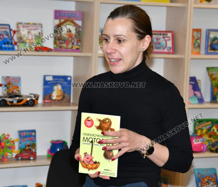 Радостина Николова представи &bdquo;Пазителите на фенера&ldquo; в Хасково