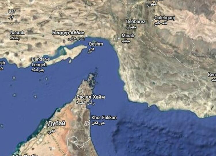 Три кораба обстреляни в Ормузкия проток, екипажите са в безопасност