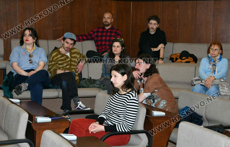 Символична щафета: Лауреатът Георги Гавраилов запали огъня на &bdquo;Южна пролет&ldquo; в Хасково