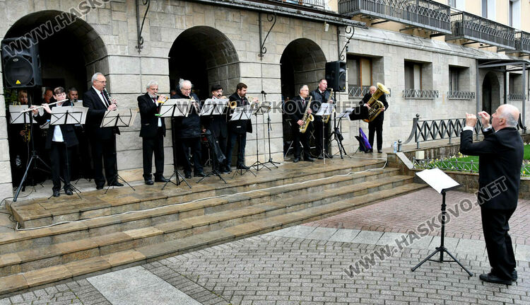 Символична щафета: Лауреатът Георги Гавраилов запали огъня на &bdquo;Южна пролет&ldquo; в Хасково