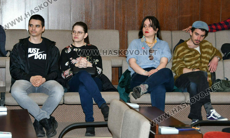 Символична щафета: Лауреатът Георги Гавраилов запали огъня на &bdquo;Южна пролет&ldquo; в Хасково