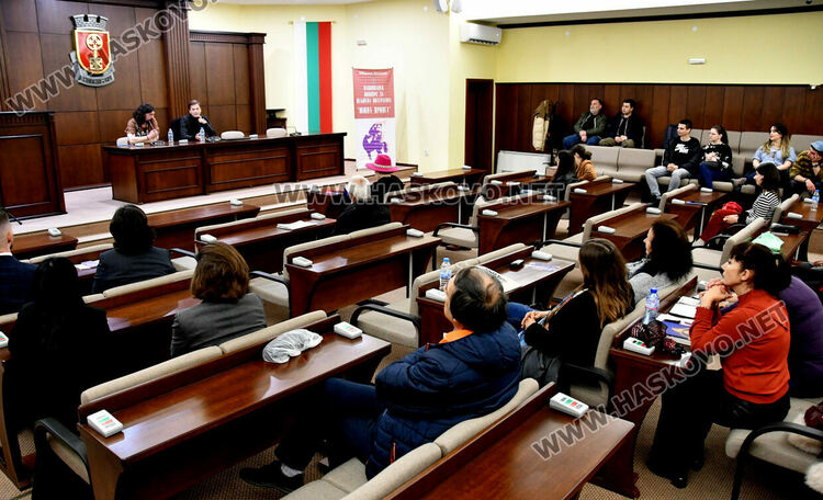 Символична щафета: Лауреатът Георги Гавраилов запали огъня на &bdquo;Южна пролет&ldquo; в Хасково