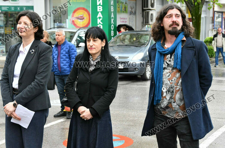 Символична щафета: Лауреатът Георги Гавраилов запали огъня на &bdquo;Южна пролет&ldquo; в Хасково