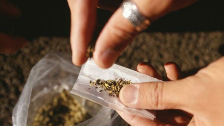 Задържаха познайник на полицията с 2,27 грама марихуана