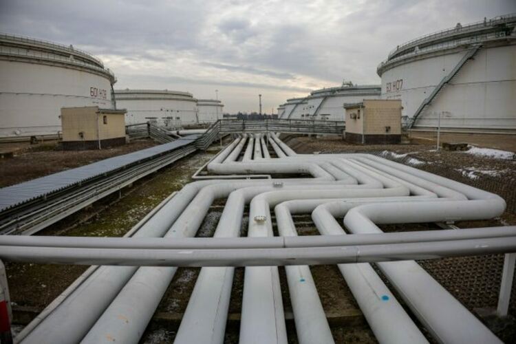 Руски нефт отново тръгна към Европа, заемът на ЕС за Киев е разблокиран