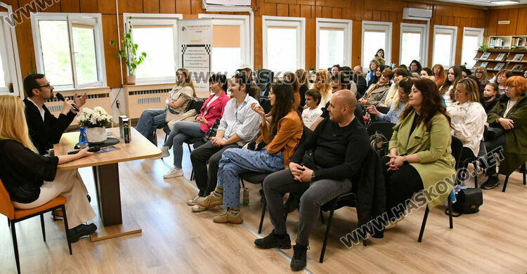 Васил Попов представи новата си книга &bdquo;Аждер&ldquo; в Хасково
