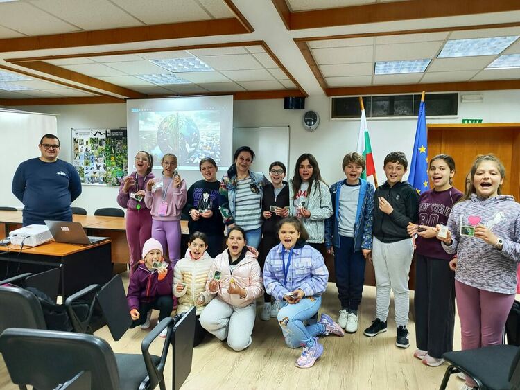 РИОСВ &ndash; Смолян и над 200 деца и младежи отбелязаха Деня на Земята 