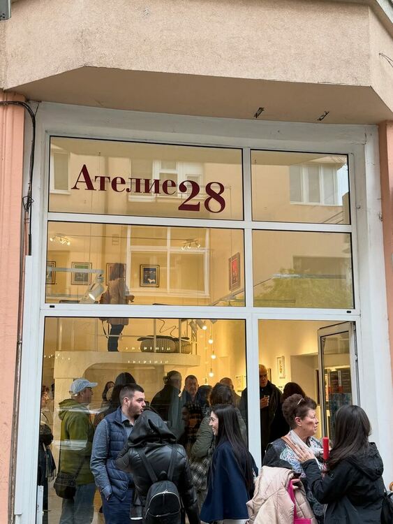 Изложбата на Владимир Чукич в Ателие 28 привлича ценители на изобразителното изкуство