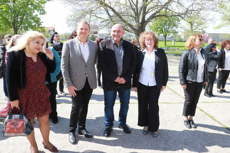 В ОУ &bdquo;Любен Каравелов&ldquo; в Узунджово откриха нов STEM център за над 250 000 лева