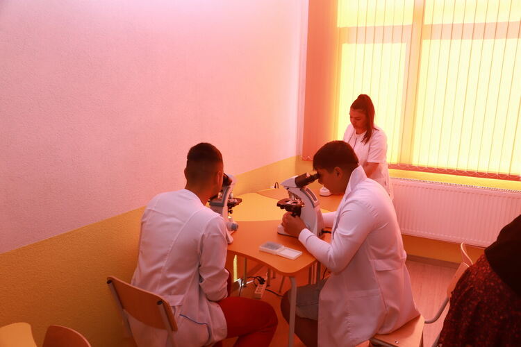 В ОУ &bdquo;Любен Каравелов&ldquo; в Узунджово откриха нов STEM център за над 250 000 лева