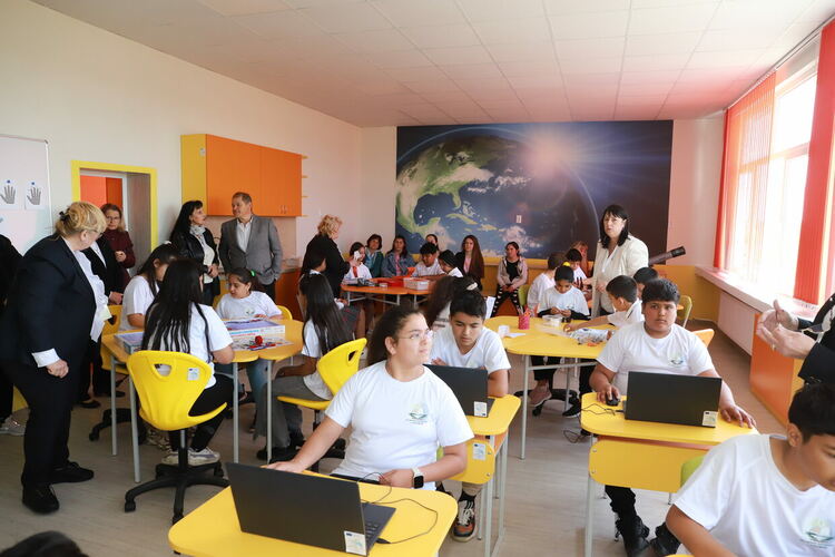 В ОУ &bdquo;Любен Каравелов&ldquo; в Узунджово откриха нов STEM център за над 250 000 лева