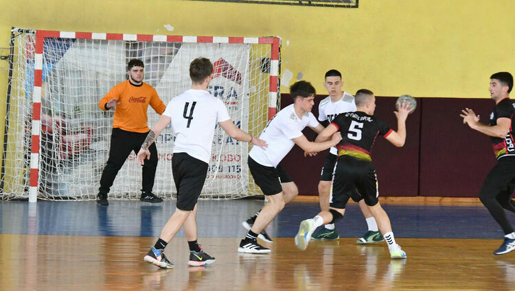 Хасково е домакин на финалите на ученическите игри по хандбал и бадминтон