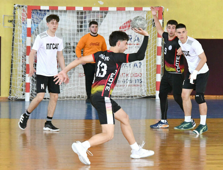 Хасково е домакин на финалите на ученическите игри по хандбал и бадминтон