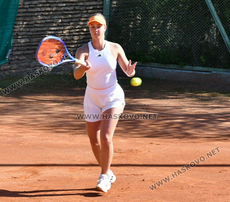 Диаз спечели испанския финал на тенис турнира в Хасково. Украинка триумфира при девойките