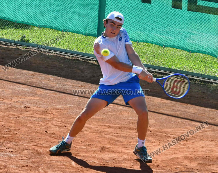 Диаз спечели испанския финал на тенис турнира в Хасково. Украинка триумфира при девойките