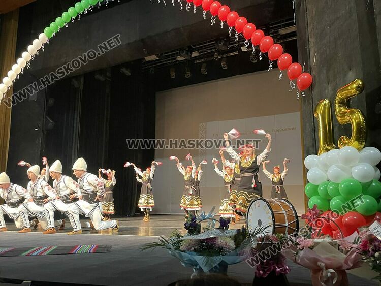 Кърджали празнува с &bdquo;Пъстро хоро&ldquo;: 15 г. съхранени традиции и международно признание