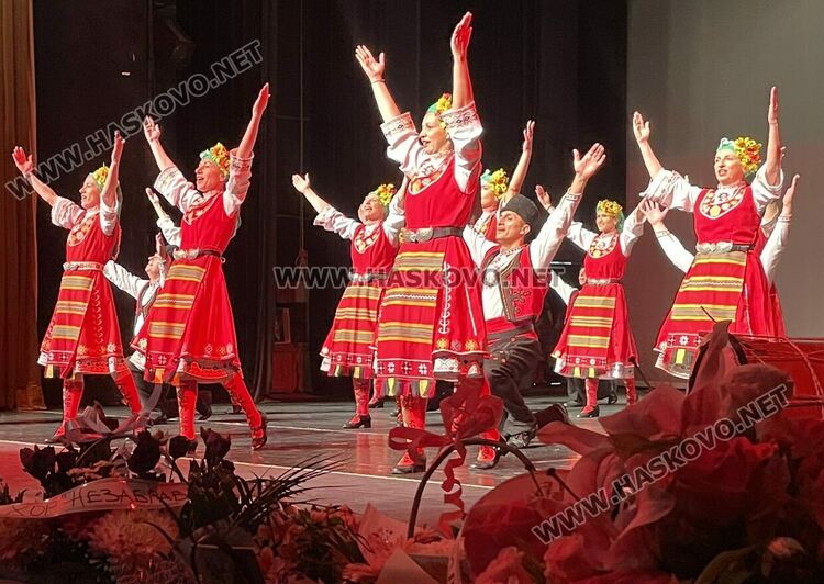 Кърджали празнува с &bdquo;Пъстро хоро&ldquo;: 15 г. съхранени традиции и международно признание