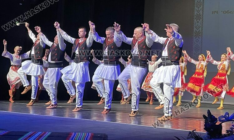 Кърджали празнува с &bdquo;Пъстро хоро&ldquo;: 15 г. съхранени традиции и международно признание