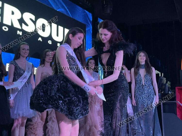 Таня Георгиева бе коронясана за &bdquo;Мис България Хасково&ldquo; на бляскава церемония