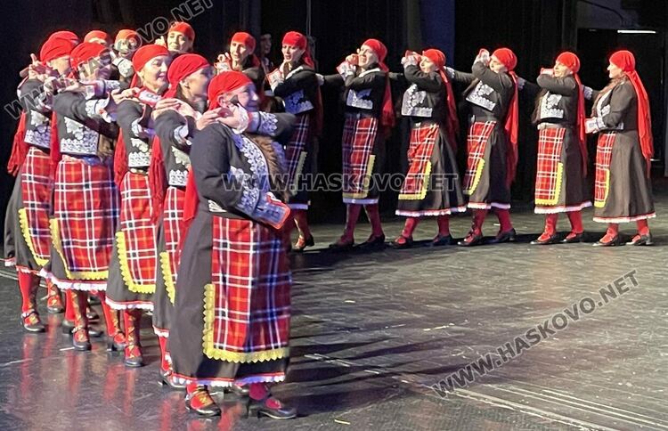 Кърджали празнува с &bdquo;Пъстро хоро&ldquo;: 15 г. съхранени традиции и международно признание