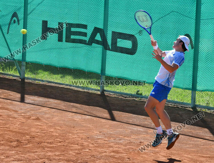 Диаз спечели испанския финал на тенис турнира в Хасково. Украинка триумфира при девойките