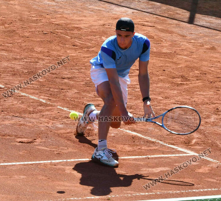 Диаз спечели испанския финал на тенис турнира в Хасково. Украинка триумфира при девойките