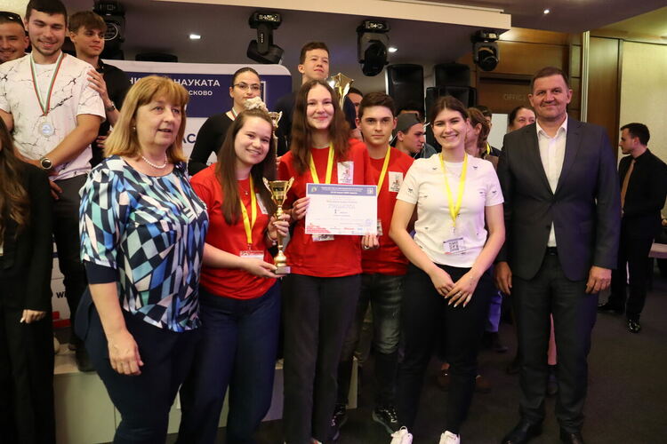 Геодезистите на &bdquo;царската гимназия&ldquo; са № 1 в страната