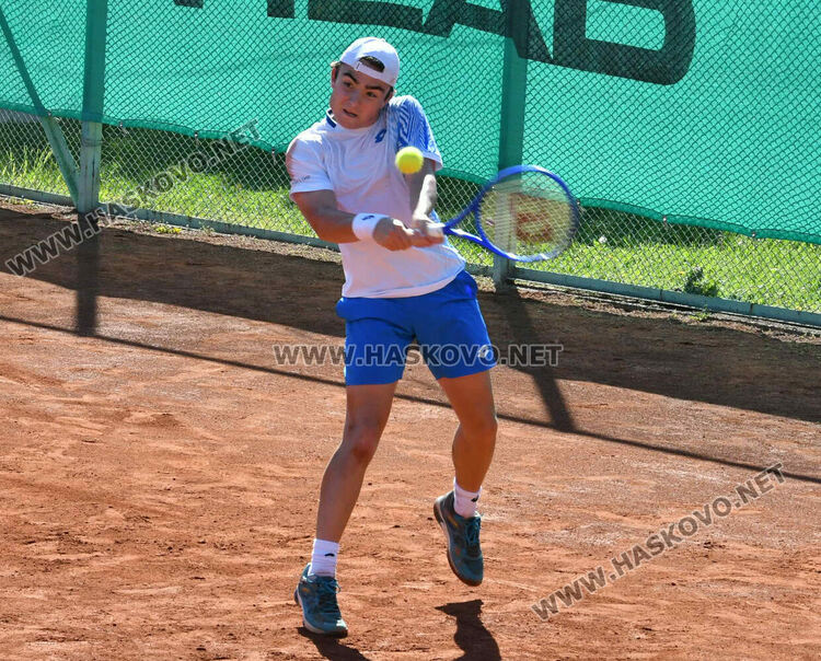 Диаз спечели испанския финал на тенис турнира в Хасково. Украинка триумфира при девойките
