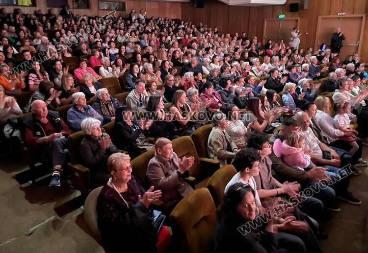Кърджали празнува с &bdquo;Пъстро хоро&ldquo;: 15 г. съхранени традиции и международно признание