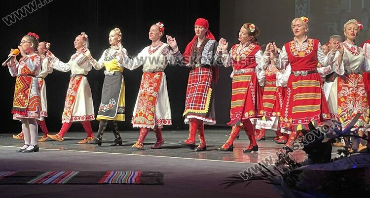 Кърджали празнува с &bdquo;Пъстро хоро&ldquo;: 15 г. съхранени традиции и международно признание