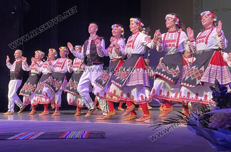 Кърджали празнува с &bdquo;Пъстро хоро&ldquo;: 15 г. съхранени традиции и международно признание