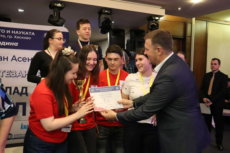 Геодезистите на &bdquo;царската гимназия&ldquo; са № 1 в страната