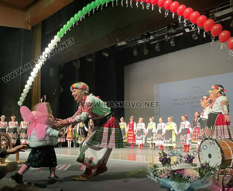 Кърджали празнува с &bdquo;Пъстро хоро&ldquo;: 15 г. съхранени традиции и международно признание