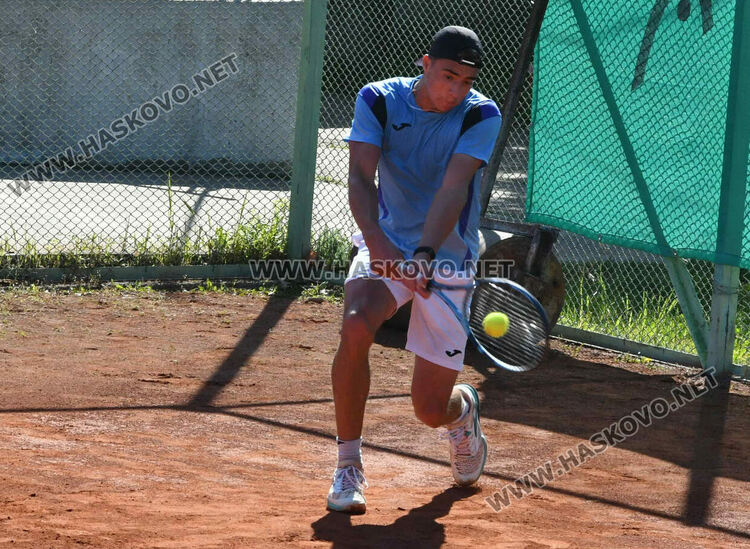 Диаз спечели испанския финал на тенис турнира в Хасково. Украинка триумфира при девойките