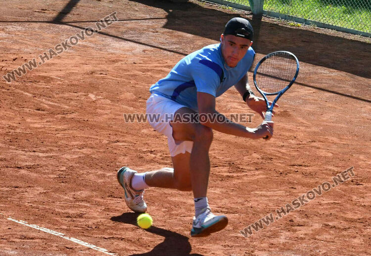 Диаз спечели испанския финал на тенис турнира в Хасково. Украинка триумфира при девойките