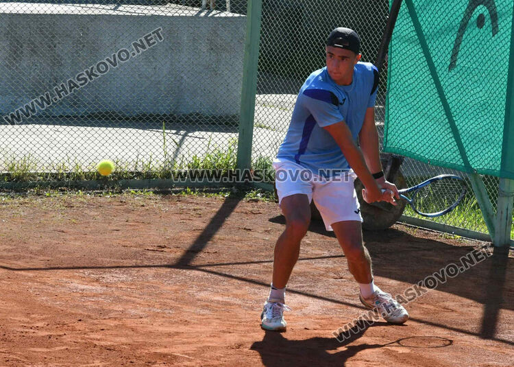 Диаз спечели испанския финал на тенис турнира в Хасково. Украинка триумфира при девойките