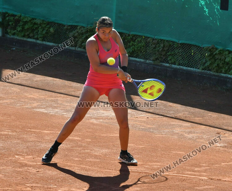 Диаз спечели испанския финал на тенис турнира в Хасково. Украинка триумфира при девойките