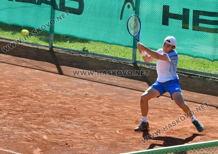 Диаз спечели испанския финал на тенис турнира в Хасково. Украинка триумфира при девойките