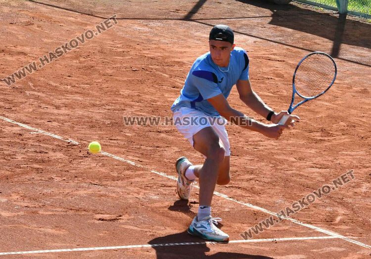 Диаз спечели испанския финал на тенис турнира в Хасково. Украинка триумфира при девойките