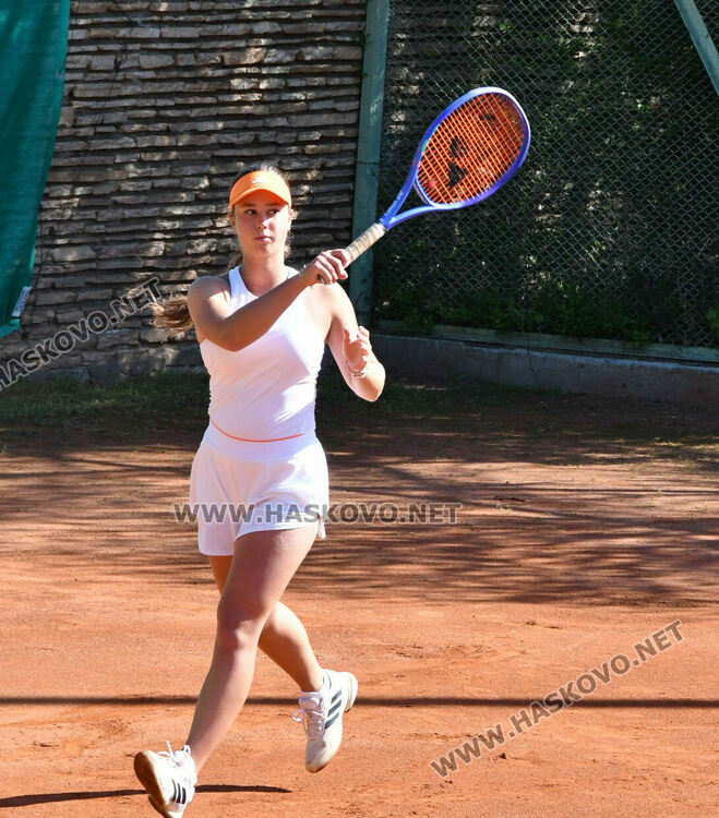 Диаз спечели испанския финал на тенис турнира в Хасково. Украинка триумфира при девойките