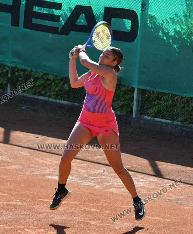 Диаз спечели испанския финал на тенис турнира в Хасково. Украинка триумфира при девойките