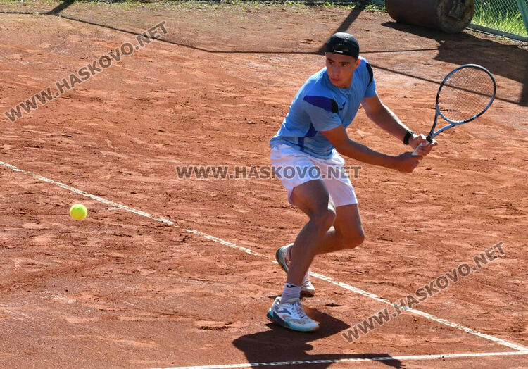 Диаз спечели испанския финал на тенис турнира в Хасково. Украинка триумфира при девойките