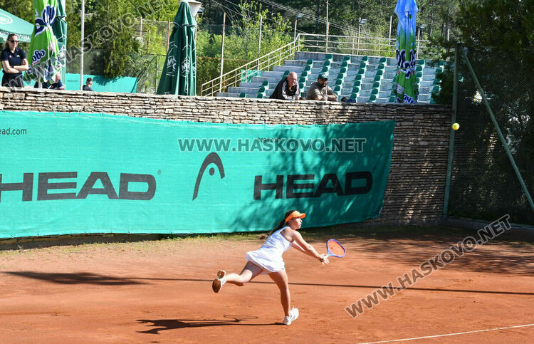 Диаз спечели испанския финал на тенис турнира в Хасково. Украинка триумфира при девойките