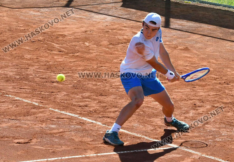 Диаз спечели испанския финал на тенис турнира в Хасково. Украинка триумфира при девойките