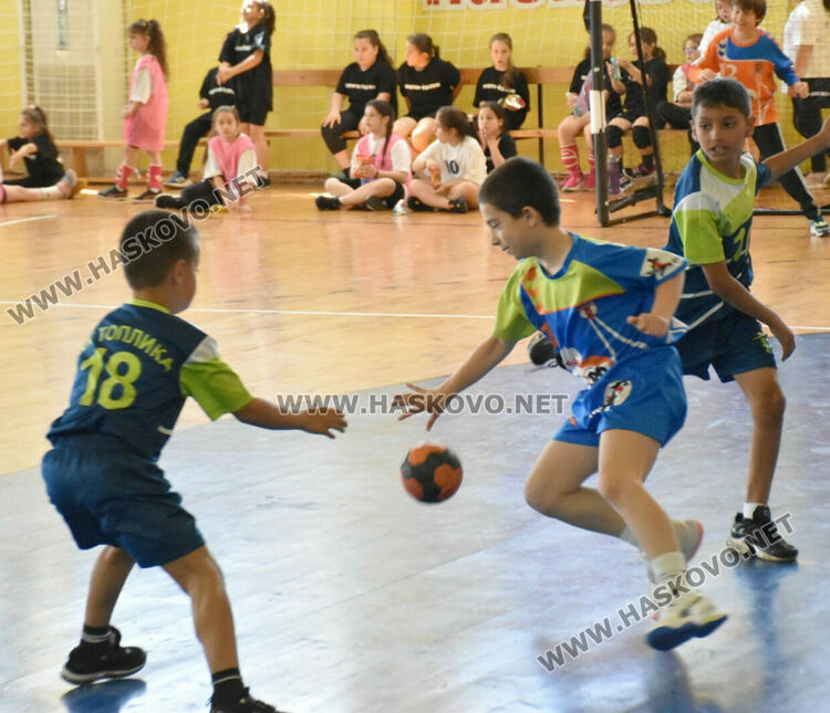 Турнир по минихандбал се проведе в Хасково